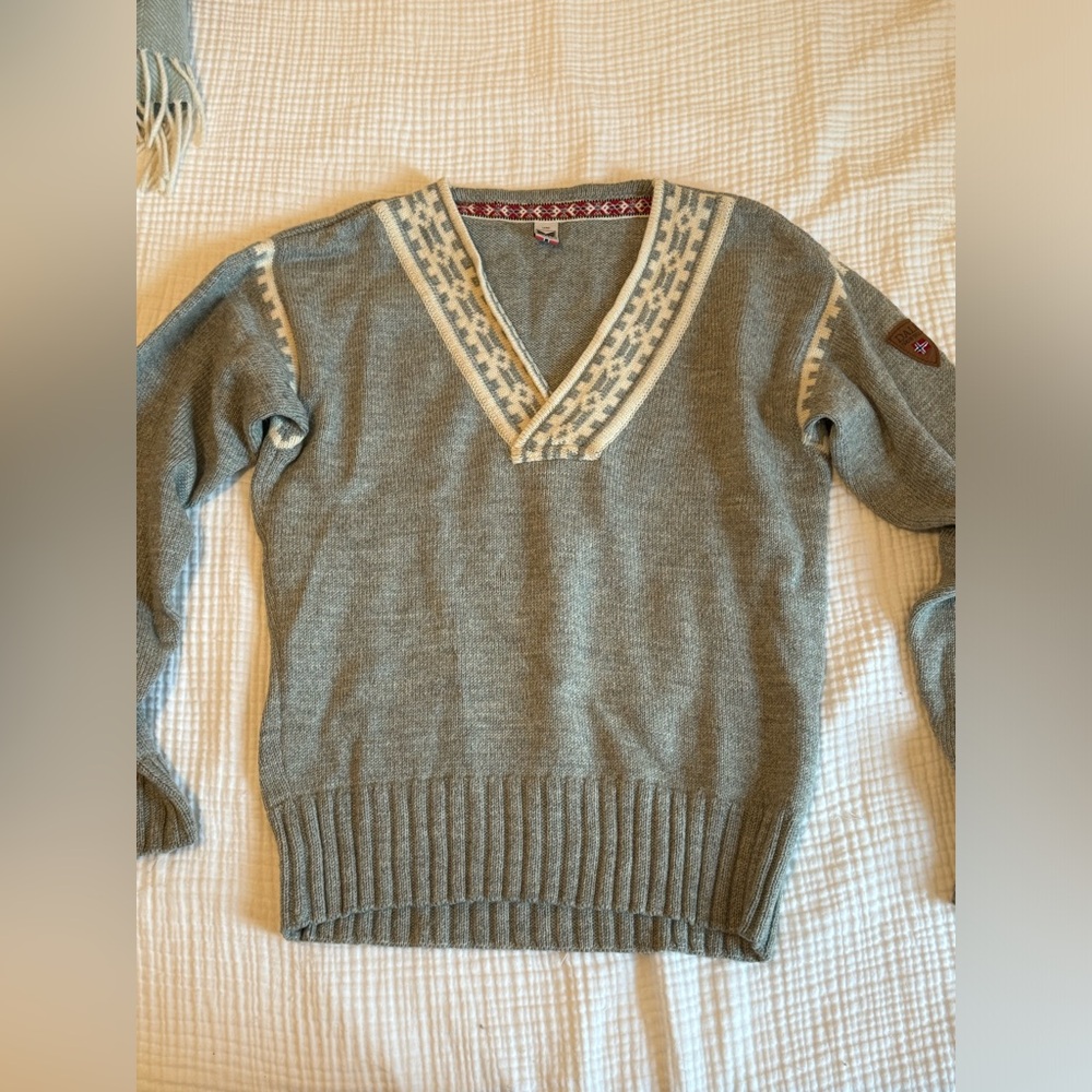 Dale of Norway V-Neck Sweater | Size Large